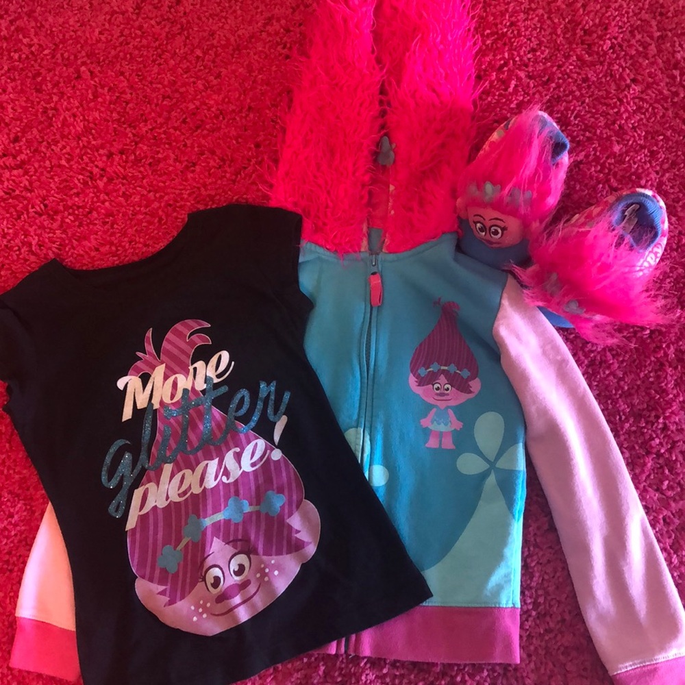 Trolls zip up shirt and slipper bundle